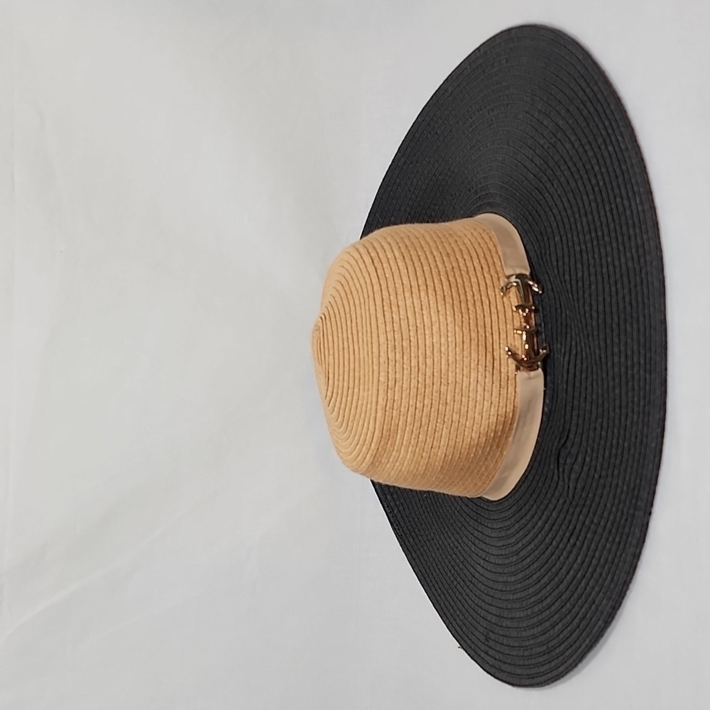 ♥️AUGUST hat company